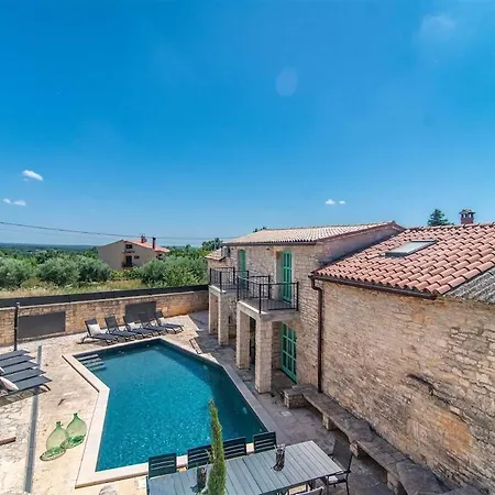 La Premier By Kompas