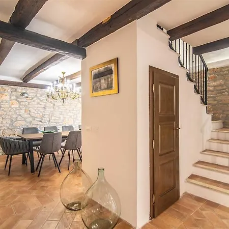Villa La Premier By Kompas Ladici