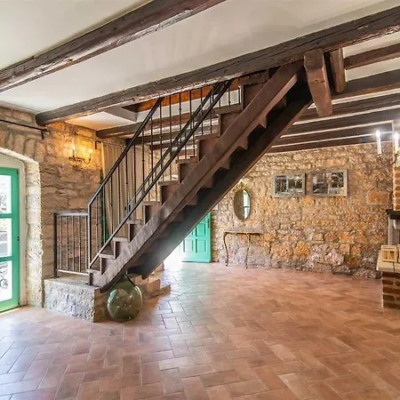 La Premier By Kompas Ladici