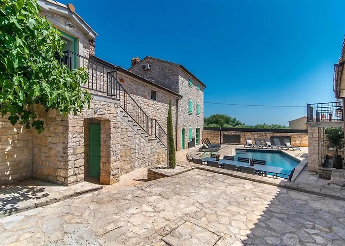 La Premier By Kompas *