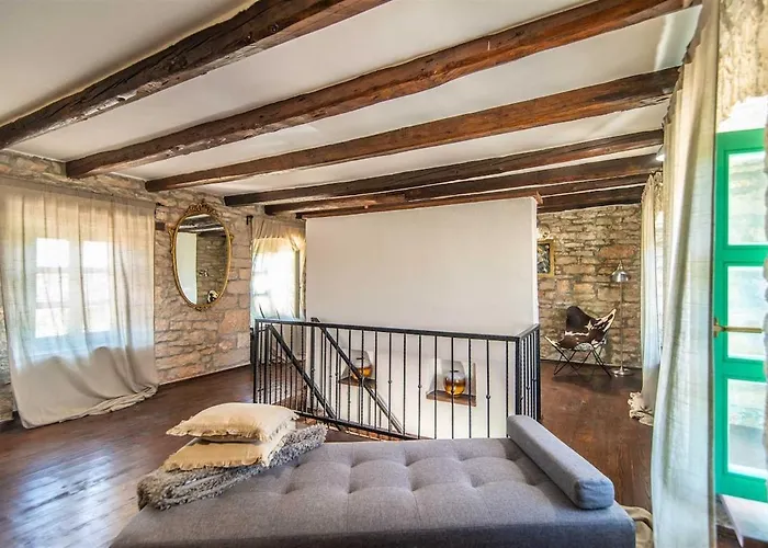 La Premier By Kompas *