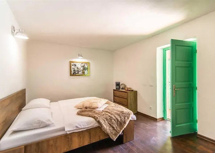 La Premier By Kompas *