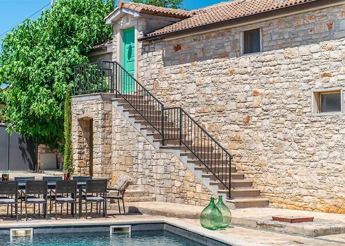 La Premier By Kompas Villa *