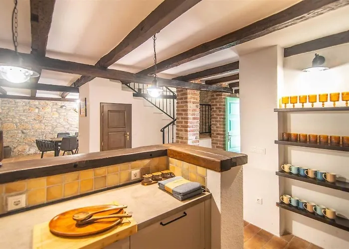 La Premier By Kompas *