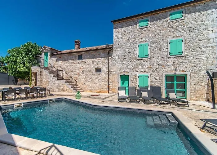 La Premier By Kompas